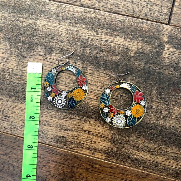 🌻3/$15 free shipping Bohemian flower earrings - Picture 3 of 3